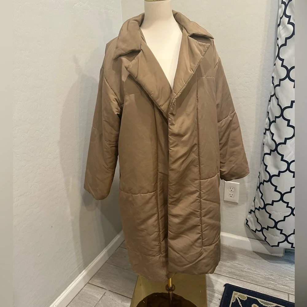 Forever 21 Beige puffer‎ jacket